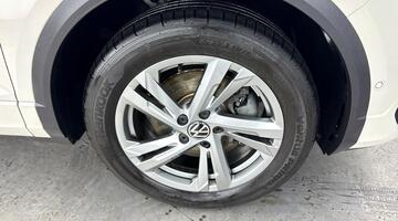 2025 Volkswagen 2.0 TDI R-Line DSG Euro 6 5-door (Grey) - Image: 5