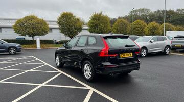 2017 Volvo 2.0 D4 Momentum Auto Euro 6 5-door (Black) - Image: 3