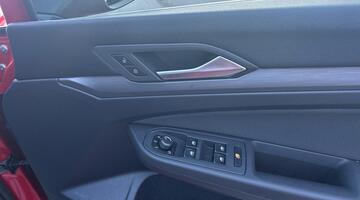 2022 Volkswagen TSI Style Euro 6 5-door (Red) - Image: 25