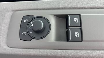 2025 Volkswagen 2.0 TDI T28 Commerce Plus FWD SWB Euro 6 5-door (White) - Image: 19