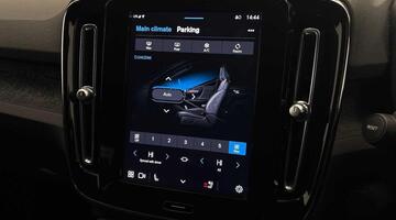 2022 Volvo Recharge 69kWh Plus Auto 5-door (Green) - Image: 39