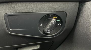 2022 Volkswagen TSI Active Euro 6 5-door (Black) - Image: 24