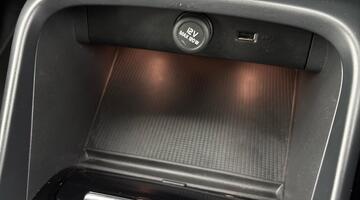 2022 Volvo T3 R-Design Auto Euro 6 5-door (Black) - Image: 21