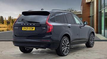 2025 Volvo 2.0 T8 18.8kWh Ultra Dark Auto 4WD Euro 6 5-door (Black) - Image: 3