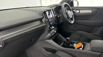 2025 Volvo 2.0 B4 MHEV Plus DCT Auto Euro 6 5-door (Black) - Image: 2