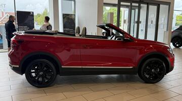 2025 Volkswagen TSI Style DSG Euro 6 5-door (Red) - Image: 5