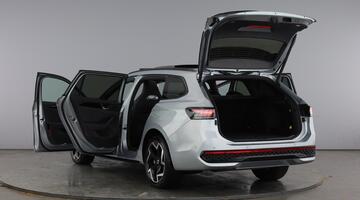 2025 Volkswagen TSI eHybrid 19.7kWh R-Line DSG Euro 6 5-door (Silver) - Image: 11