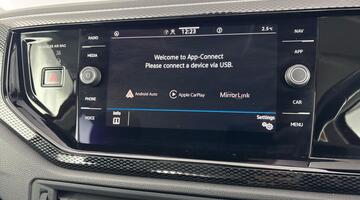 2022 Volkswagen 1.0 TSI Life DSG Euro 6 5-door (Red) - Image: 17