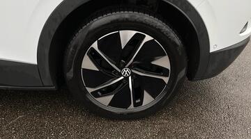 2025 Volkswagen Pro 77kWh Match Auto 5-door (White) - Image: 29