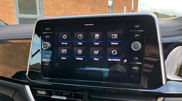 2025 Volkswagen TSI R-Line DSG 2WD Euro 6 2-door (Black) - Image: 34