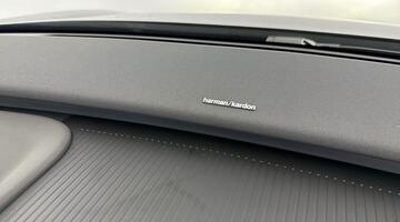 2025 Volvo Single Motor Extended Range 69kWh Plus Auto 5-door (Black) - Image: 21