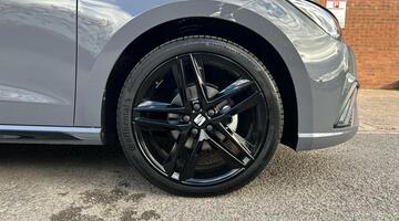2025 SEAT 1.0 TSI FR Black Edition Euro 6 5-door (Grey) - Image: 5