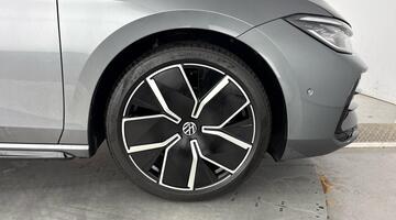 2025 Volkswagen ETSI MHEV R-Line DSG Euro 6 5-door (Multicolour) - Image: 5