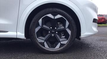 2025 Ford Standard Range 43kWh Premium Auto 5-door (White) - Image: 5