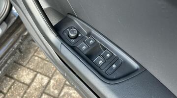 2025 Audi 1.0 TFSI 30 S line Sportback S Tronic Euro 6 5-door (Black) - Image: 13