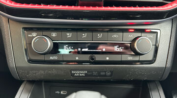 2025 SEAT 1.0 TSI FR DSG Euro 6 5-door (Blue) - Image: 34