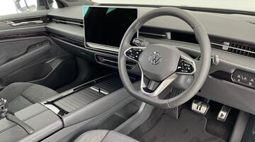 2025 Volkswagen Pro 77kWh Match Tourer Auto 5-door (White) - Image: 1