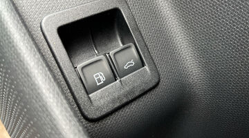 2025 CUPRA EHybrid 25.8kWh V2 DSG Euro 6 5-door (Blue) - Image: 16