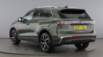 2025 Volkswagen ETSI MHEV Elegance DSG Euro 6 5-door (Green) - Image: 3