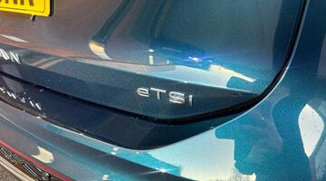 2025 Volkswagen ETSI MHEV R-Line DSG Euro 6 5-door (Blue) - Image: 9