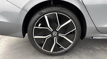 2025 Volkswagen ETSI MHEV R-Line DSG Euro 6 5-door (Multicolour) - Image: 28