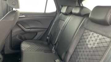 2025 Volkswagen 1.0 TSI Black Edition Euro 6 5-door (Black) - Image: 29