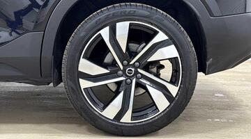 2025 Volvo 2.0 B4 MHEV Plus DCT Auto Euro 6 5-door (Black) - Image: 16