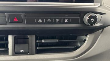 2025 Volkswagen 2.0 TDI T28 Commerce Plus FWD SWB Euro 6 5-door (White) - Image: 25