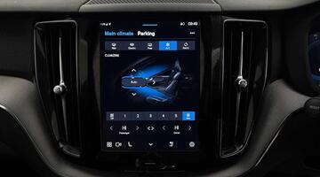 2025 Volvo 2.0h T6 18.8kWh Plus Black Edition Auto Euro 6 5-door (Black) - Image: 39