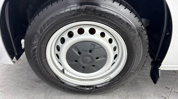 2025 Volkswagen 2.0 TDI T30 Commerce Plus FWD SWB Euro 6 5-door (Grey) - Image: 32