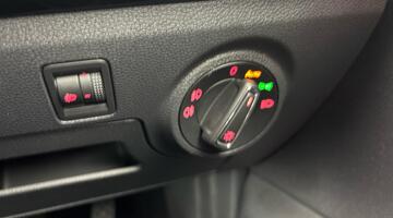 2018 SEAT 1.0 TSI FR Euro 6 5-door (Blue) - Image: 24