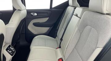 2020 Volvo 2.0 T4 Momentum Pro Auto Euro 6 5-door (Black) - Image: 37