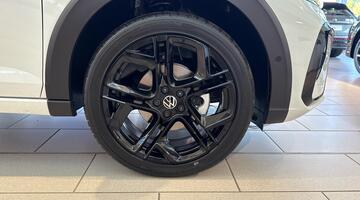 2025 Volkswagen TSI Black Edition DSG Euro 6 5-door (Multicolour) - Image: 9