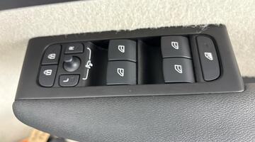 2021 Volvo 2.0 B4 MHEV Inscription Auto Euro 6 5-door (Grey) - Image: 18