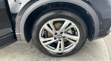 2024 Volkswagen TSI R-Line DSG Euro 6 5-door (Black) - Image: 5