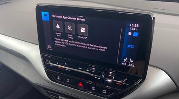 2022 Volkswagen Pure 52kWh Life Auto 5-door (White) - Image: 16