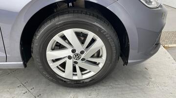 2022 Volkswagen 1.0 TSI Life Euro 6 5-door (Grey) - Image: 5