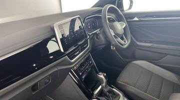 2025 Volkswagen TSI R-Line DSG 2WD Euro 6 2-door (Black) - Image: 2