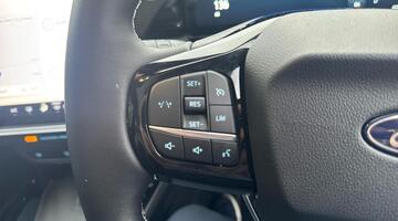 2025 Ford Standard Range 43kWh Premium Auto 5-door (Yellow) - Image: 28