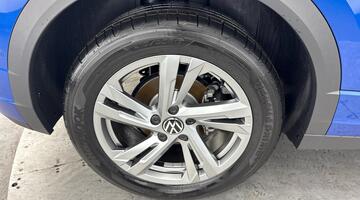 2025 Volkswagen TSI R-Line DSG 2WD Euro 6 2-door (Blue) - Image: 22