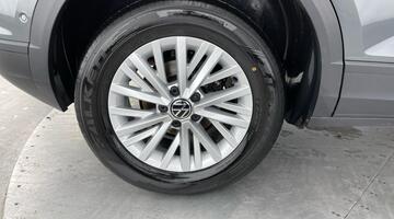 2023 Volkswagen 1.0 TSI Life Euro 6 5-door (Grey) - Image: 17