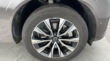 2024 Volvo 2.0 B5 MHEV Plus Auto Euro 6 5-door (Grey) - Image: 5