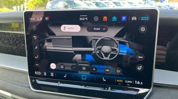 2025 Volkswagen TSI eHybrid 19.7kWh R-Line DSG Euro 6 5-door (White) - Image: 17