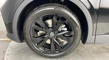 2025 Volkswagen Pro 77kWh Black Edition Auto 5-door (Black) - Image: 37