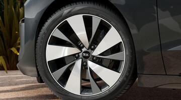 2025 Audi 100kWh S line Auto quattro 5-door (Grey) - Image: 7