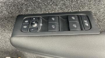 2025 Volvo 2.0 B3 MHEV Ultra Bright DCT Auto Euro 6 5-door (Blue) - Image: 14