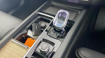 2025 Volvo 2.0 T8 18.8kWh Ultra Bright Auto Euro 6 5-door (Unlisted) - Image: 24