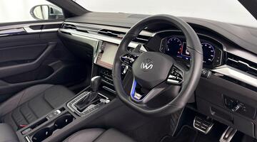 2025 Volkswagen 2.0 TSI R Fastback DSG 4Motion Euro 6 5-door (White) - Image: 6