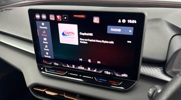 2025 CUPRA 2.0 TSI VZ1 DSG 4-doorive Euro 6 5dr (Black) - Image: 26