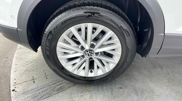 2022 Volkswagen TSI Life Euro 6 5-door (White) - Image: 17